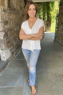 Lisa Robertson feet photo thumbnail