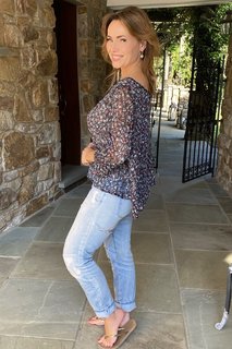 Lisa Robertson feet photo thumbnail