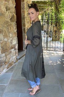 Lisa Robertson feet photo thumbnail