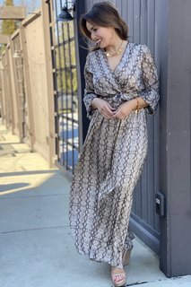 Lisa Robertson feet photo thumbnail
