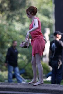 Emma Stone feet photo thumbnail