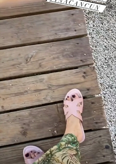 Claudia Lizaldi feet photo thumbnail