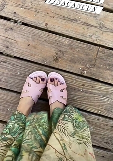 Claudia Lizaldi feet photo thumbnail