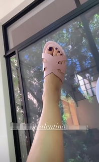 Claudia Lizaldi feet photo thumbnail