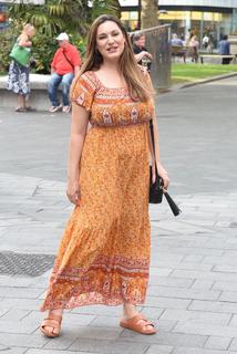 Kelly Brook feet photo thumbnail