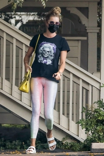 Rebecca Romijn feet photo thumbnail