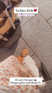 Lola Weippert feet photo thumbnail