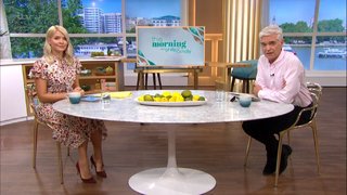 Holly Willoughby feet photo thumbnail