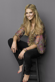 Delta Goodrem feet photo thumbnail