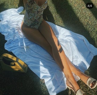Amy Jackson feet photo thumbnail