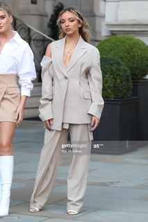 Jade Thirlwall feet photo thumbnail