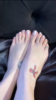Jaqueline Mello feet photo thumbnail