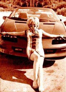 Christina Applegate feet photo thumbnail