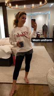 Jessie James Decker feet photo thumbnail
