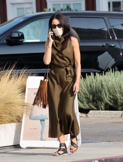 Abigail Spencer feet photo thumbnail