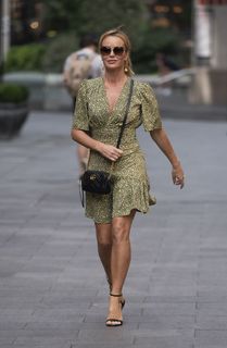 Amanda Holden feet photo thumbnail
