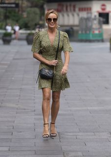 Amanda Holden feet photo thumbnail