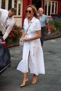 Amanda Holden feet photo thumbnail