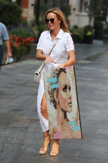 Amanda Holden feet photo thumbnail