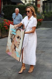 Amanda Holden feet photo thumbnail
