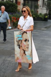 Amanda Holden feet photo thumbnail