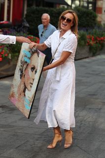 Amanda Holden feet photo thumbnail