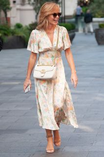 Amanda Holden feet photo thumbnail