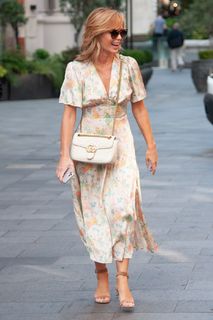 Amanda Holden feet photo thumbnail