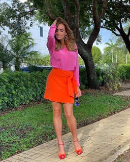 Lili Estefan feet photo thumbnail