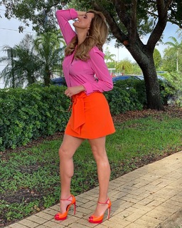 Lili Estefan feet photo thumbnail