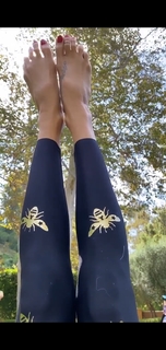 Brooke Burke feet photo thumbnail