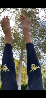 Brooke Burke feet photo thumbnail