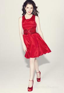 Anna Kendrick feet photo thumbnail