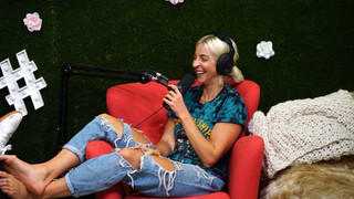 Gabbie Hanna feet photo thumbnail