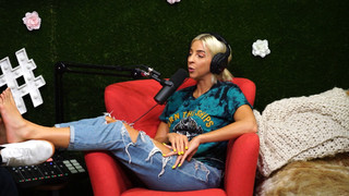 Gabbie Hanna feet photo thumbnail