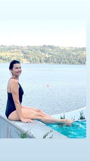 Anna Popek feet photo thumbnail