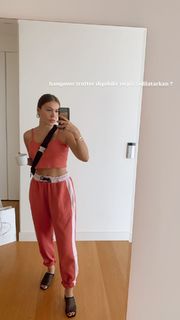 Duygu Özaslan feet photo thumbnail