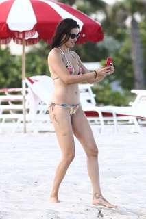 Adriana Lima feet photo thumbnail