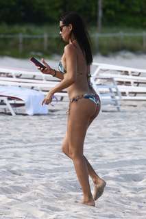 Adriana Lima feet photo thumbnail