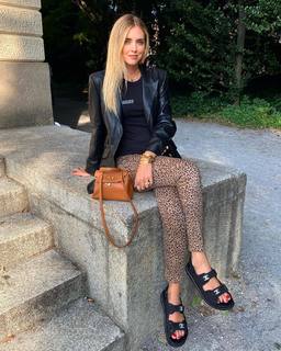 Chiara Ferragni feet photo thumbnail