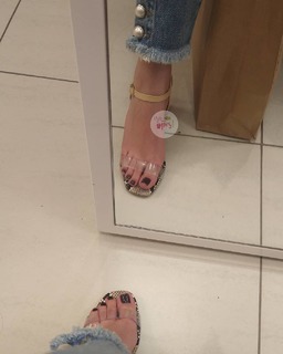 Isa Pes feet photo thumbnail