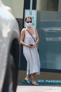 Minka Kelly feet photo thumbnail
