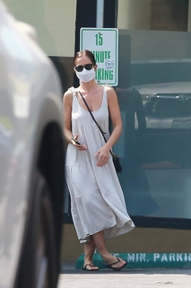 Minka Kelly feet photo thumbnail