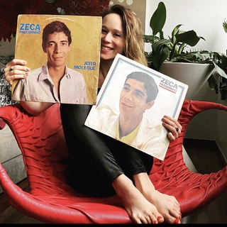 Mariana Ximenes feet photo thumbnail