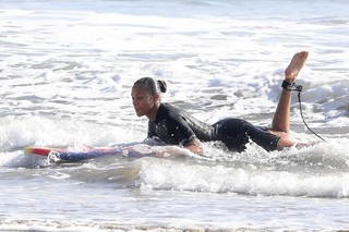 Zoe Saldana feet photo thumbnail