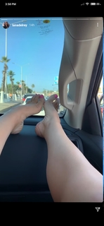 Lana Del Rey feet photo thumbnail