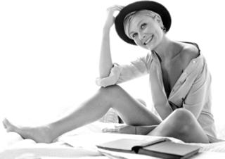 Kirsten Dunst feet photo thumbnail