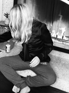 Christina Applegate feet photo thumbnail