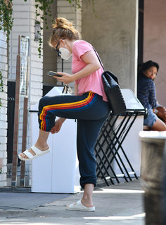 Isla Fisher feet photo thumbnail