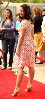 Kristin Davis feet photo thumbnail